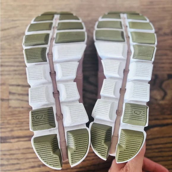 On Running Women's Sneakers - Picture 9 of 10